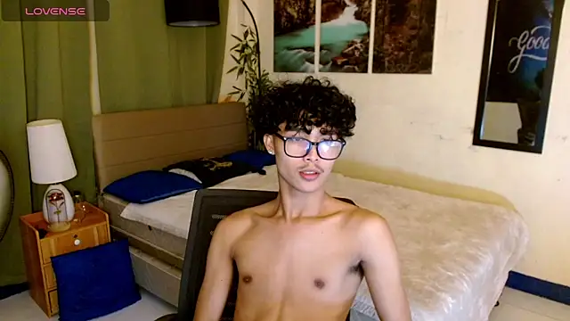 Snapshot of AsianCarl chatting on October 2025 01:25:01 PM AsianCarl online show from October 2025 01:25:01 PM