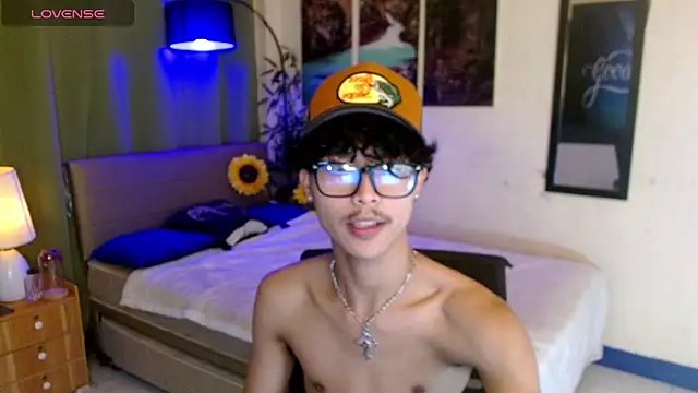 Snapshot of AsianCarl chatting on November 2025 01:43:02 PM AsianCarl online show from November 2025 01:43:02 PM