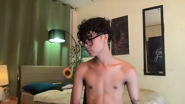 Snapshot of AsianCarl chatting on November 2025 03:32:02 PM AsianCarl online show from November 2025 03:32:02 PM