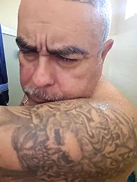 B1GLO online show from November 2025 04:49:02 PM