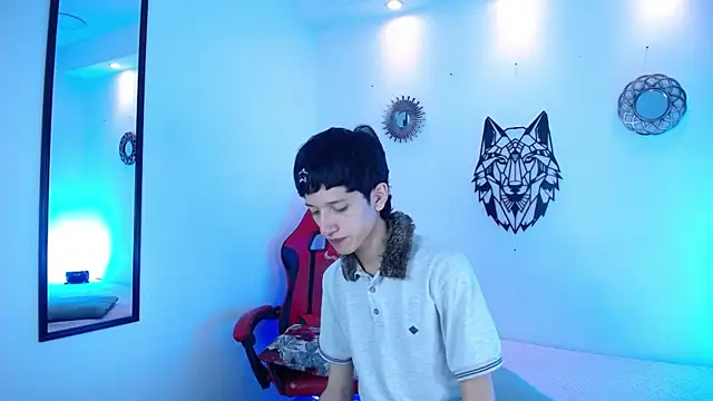 Emo Boy  online show from January 2026 08:33:01 PM