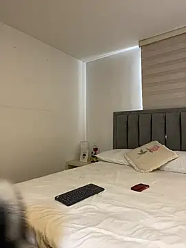 Isabella LaRue online show from January 2026 08:40:02 PM