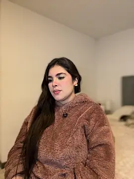 Isabella LaRue online show from April 2026 03:44:02 AM