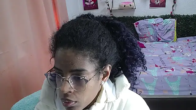 Snapshot of thianahorny chatting on May 2026 01:17:01 PM thianahorny online show from May 2026 01:17:01 PM