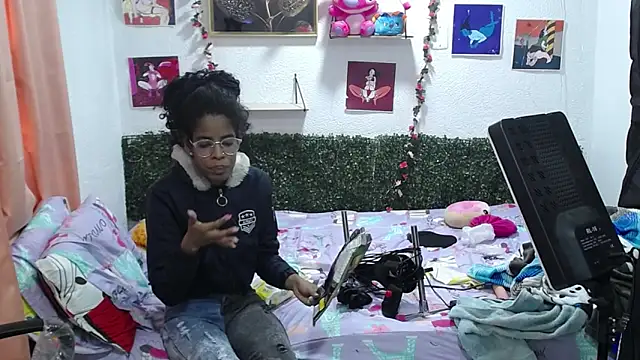 Snapshot of thianahorny chatting on May 2026 12:24:01 PM thianahorny online show from May 2026 12:24:01 PM