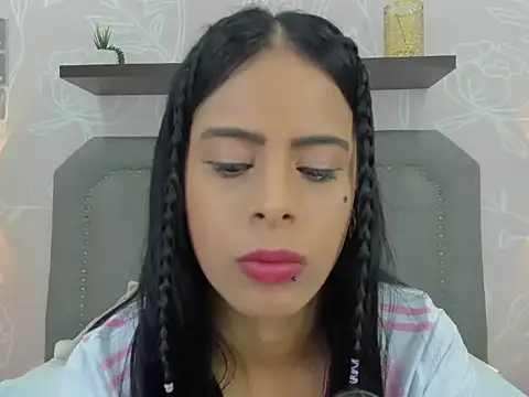 laura maite  online show from November 2025 12:16:02 PM