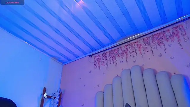 Snapshot of SweetRenata_ chatting on November 2025 11:20:02 AM SweetRenata online show from November 2025 11:20:02 AM