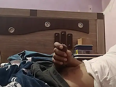 Snapshot of vickymtrb chatting on November 2025 07:12:01 PM vickymtrb online show from November 2025 07:12:01 PM