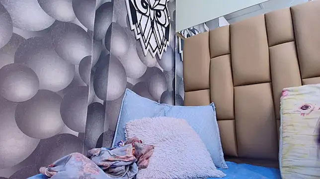 Snapshot of hannah_teehn chatting on October 2025 07:03:01 PM hannah teehn online show from October 2025 07:03:01 PM