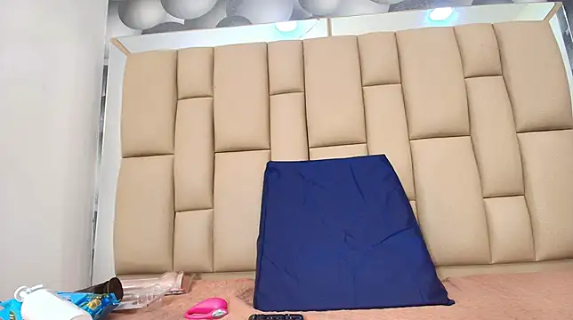 Snapshot of hannah_teehn chatting on November 2025 07:14:02 PM hannah teehn online show from November 2025 07:14:02 PM