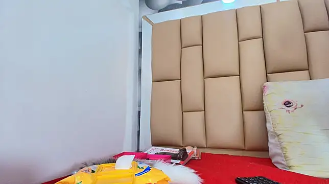 Snapshot of hannah_teehn chatting on December 2025 07:09:01 PM hannah teehn online show from December 2025 07:09:01 PM