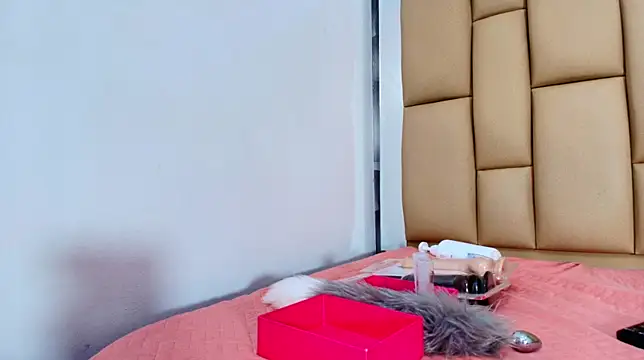 Snapshot of hannah_teehn chatting on December 2025 07:11:02 PM hannah teehn online show from December 2025 07:11:02 PM