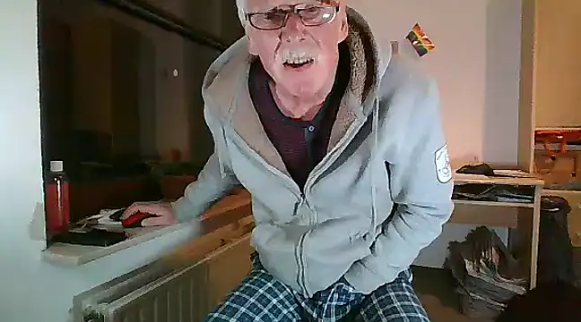 Snapshot of super-snoopy chatting on December 2024 03:42:01 PM super-snoopy online show from December 2024 03:42:01 PM