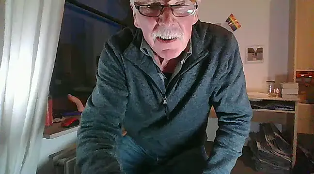 Snapshot of super-snoopy chatting on January 2025 04:05:01 PM super-snoopy online show from January 2025 04:05:01 PM