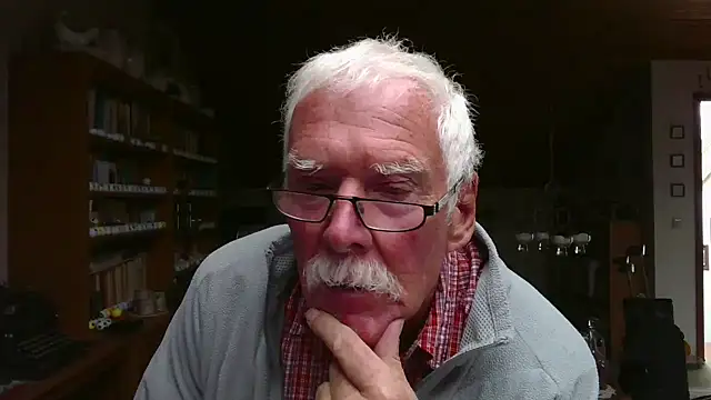 Snapshot of super-snoopy chatting on September 2025 08:35:01 AM super-snoopy online show from September 2025 08:35:01 AM