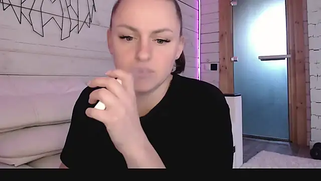 Snapshot of CandyBunie chatting on January 2026 05:13:02 AM CandyBunie online show from January 2026 05:13:02 AM