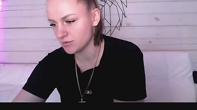 Snapshot of CandyBunie chatting on January 2026 05:23:02 AM CandyBunie online show from January 2026 05:23:02 AM