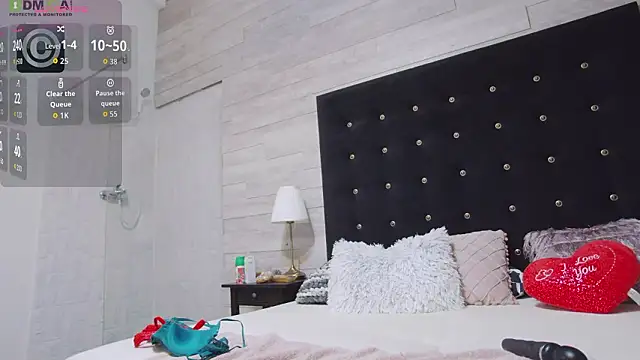 Ella Lizzie online show from March 2026 07:17:01 PM