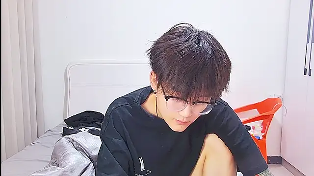 KK-cuteboy online show from June 2026 12:31:02 PM