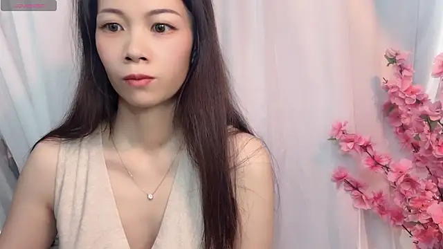 Snapshot of Lynnalltop-165-KeKe chatting on October 2025 12:44:02 AM Lynnalltop-165-KeKe online show from October 2025 12:44:02 AM