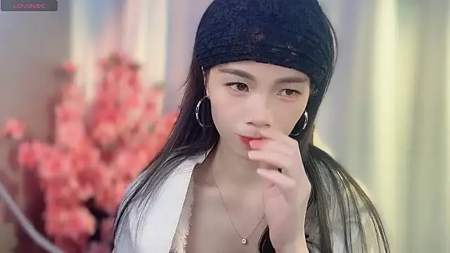 Snapshot of Lynnalltop-165-KeKe chatting on November 2025 03:55:01 PM Lynnalltop-165-KeKe online show from November 2025 03:55:01 PM