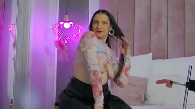 TesaQuinn online show from October 2025 06:07:02 PM