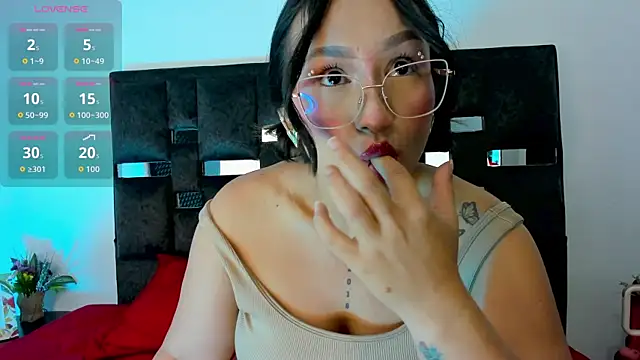 Snapshot of SussySunny_ chatting on November 2025 11:10:02 AM SussySunny online show from November 2025 11:10:02 AM