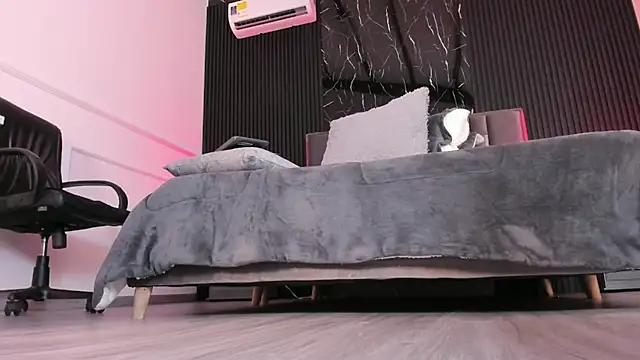 Snapshot of Miahsens chatting on December 2025 11:36:02 AM Miahsens online show from December 2025 11:36:02 AM