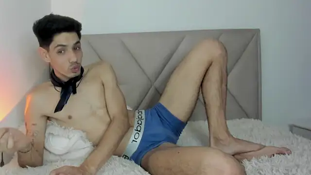 Snapshot of fabrizzio_Monti chatting on October 2025 09:54:02 AM fabrizzio Monti online show from October 2025 09:54:02 AM