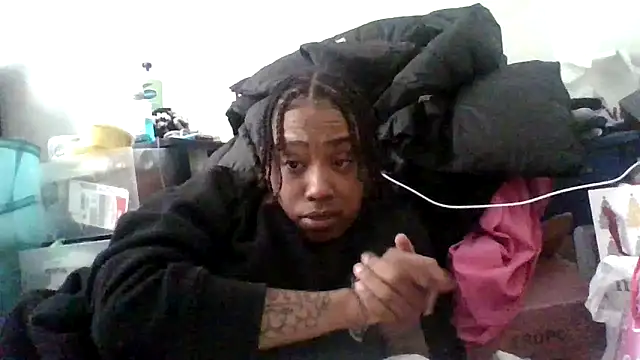 Snapshot of dezzidavill chatting on February 2026 02:42:02 PM dezzidavill online show from February 2026 02:42:02 PM