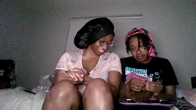 Snapshot of dezzidavill chatting on February 2026 03:07:02 AM dezzidavill online show from February 2026 03:07:02 AM