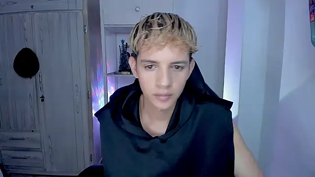 tylernova online show from January 2026 03:33:01 AM