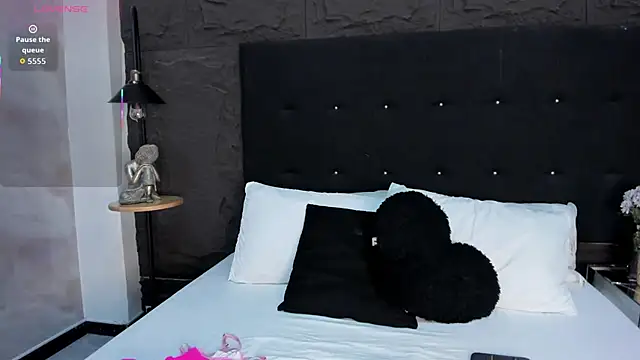 ChlooeScott online show from October 2025 12:49:01 PM