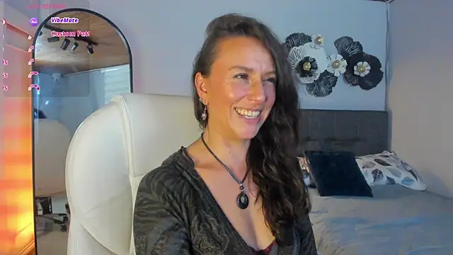 Snapshot of indigo_wild_ chatting on November 2025 11:14:02 PM indigo wild online show from November 2025 11:14:02 PM