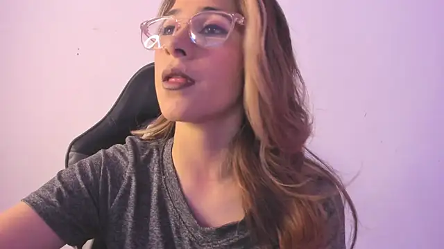 Sara Roades online show from November 2025 07:57:01 PM