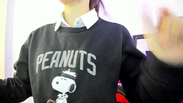 Sara Roades online show from November 2025 08:00:01 PM