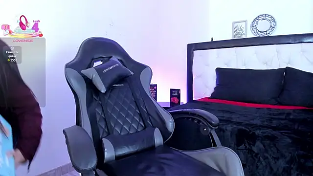 Sara Roades online show from November 2025 07:06:01 PM