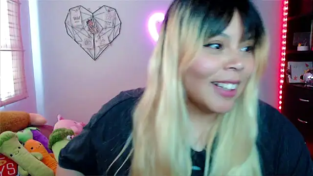 Snapshot of EllieMoonX chatting on November 2025 07:46:01 PM EllieMoonX online show from November 2025 07:46:01 PM