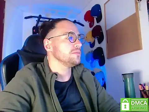 Snapshot of kurt_xx chatting on October 2025 12:28:02 PM kurt xx online show from October 2025 12:28:02 PM