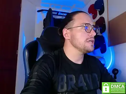 Snapshot of kurt_xx chatting on October 2025 01:40:02 PM kurt xx online show from October 2025 01:40:02 PM