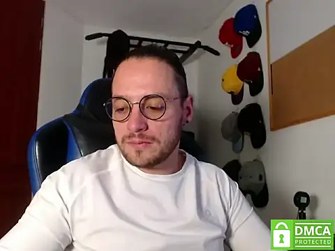 Snapshot of kurt_xx chatting on November 2025 01:10:02 PM kurt xx online show from November 2025 01:10:02 PM