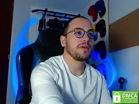 Snapshot of kurt_xx chatting on November 2025 03:06:01 AM kurt xx online show from November 2025 03:06:01 AM