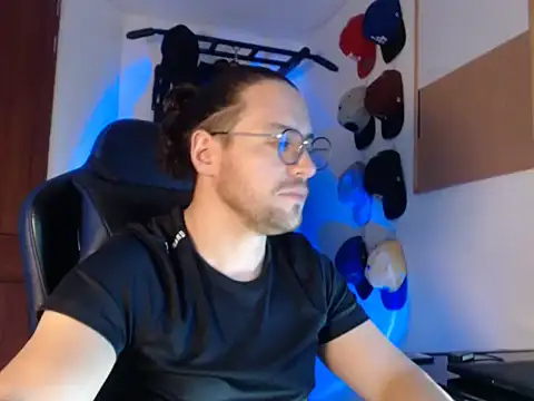 Snapshot of kurt_xx chatting on November 2025 11:19:01 AM kurt xx online show from November 2025 11:19:01 AM