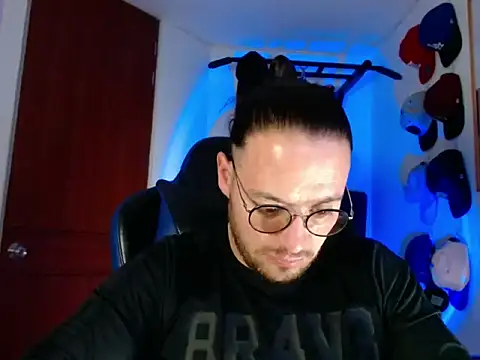 Snapshot of kurt_xx chatting on November 2025 09:08:01 PM kurt xx online show from November 2025 09:08:01 PM