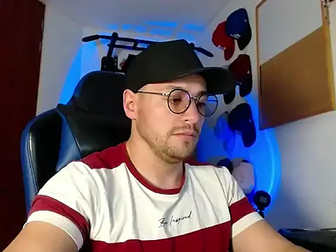 Snapshot of kurt_xx chatting on November 2025 05:33:01 PM kurt xx online show from November 2025 05:33:01 PM