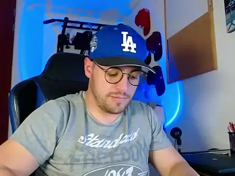 Snapshot of kurt_xx chatting on November 2025 10:43:02 PM kurt xx online show from November 2025 10:43:02 PM