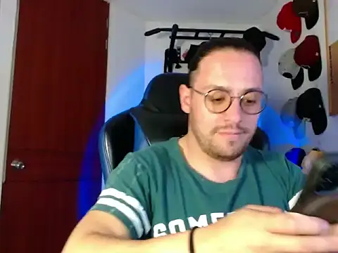 Snapshot of kurt_xx chatting on November 2025 04:42:01 PM kurt xx online show from November 2025 04:42:01 PM