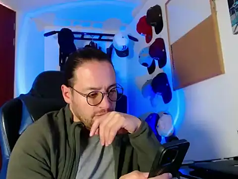 Snapshot of kurt_xx chatting on December 2025 01:27:01 PM kurt xx online show from December 2025 01:27:01 PM