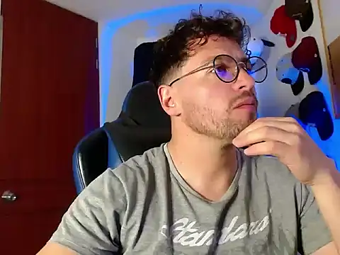 Snapshot of kurt_xx chatting on December 2025 02:07:02 AM kurt xx online show from December 2025 02:07:02 AM