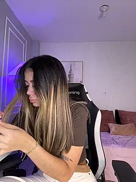 HoneyMollyX online show from March 2026 01:05:02 PM